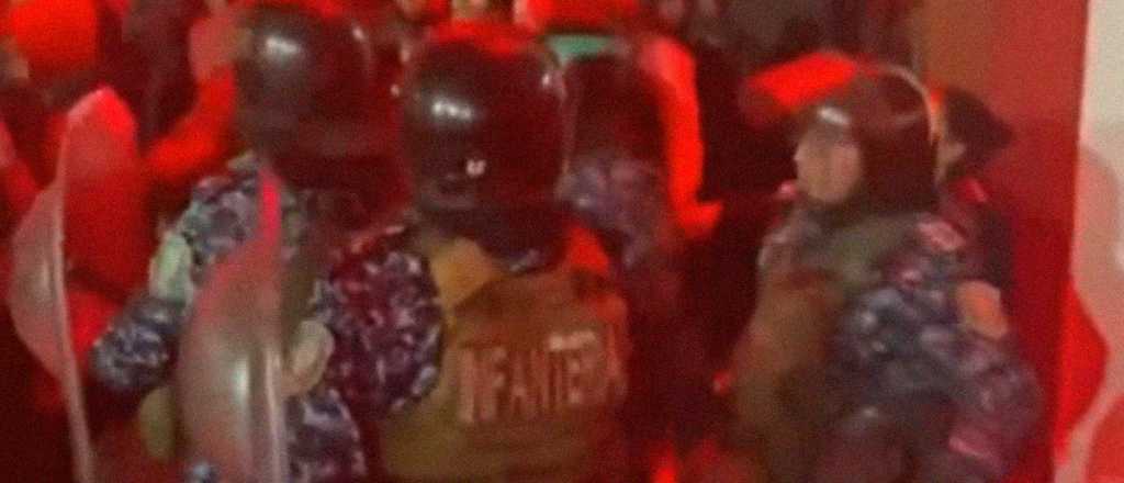 El video que muestra la complicidad de la Policía con la barra del Rojo