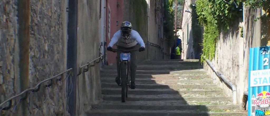 Adrenalina pura: tremendo descenso del mendocino Jerónimo Páez en Génova