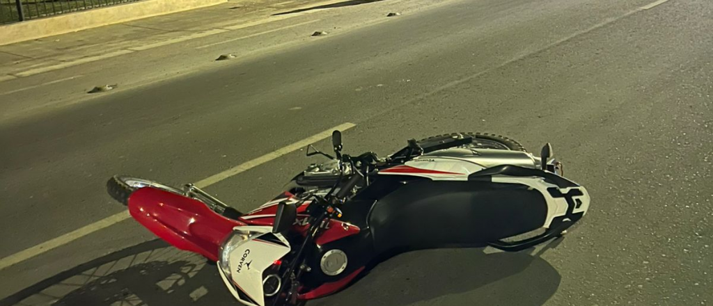 Guaymallén: un joven cayó de su moto, chocó con un poste y murió