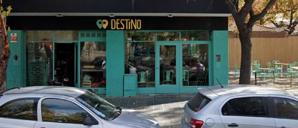 Rompi&oacute; un vidrio para robar dinero y bebidas en un comercio de Ciudad