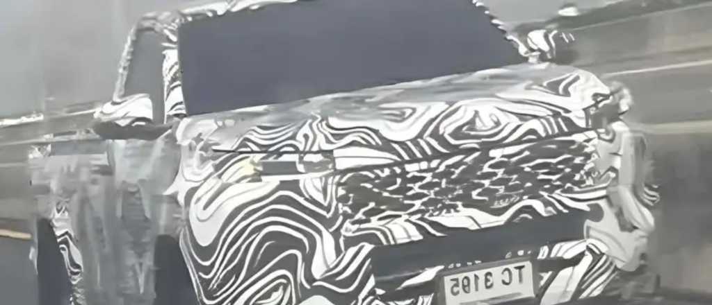 La Hilux se moderniza: se filtraron fotos de la nueva cabina simple