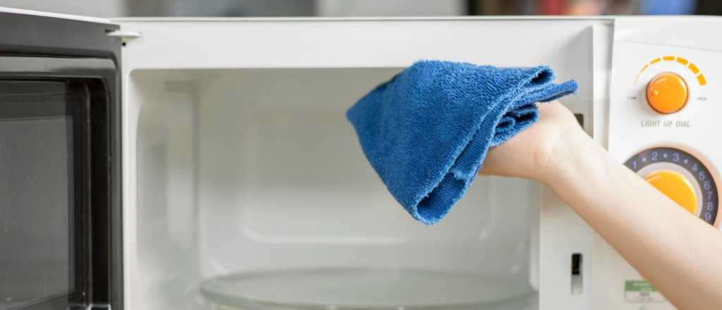 El microondas reluciente: trucos para una limpieza fácil y rápida