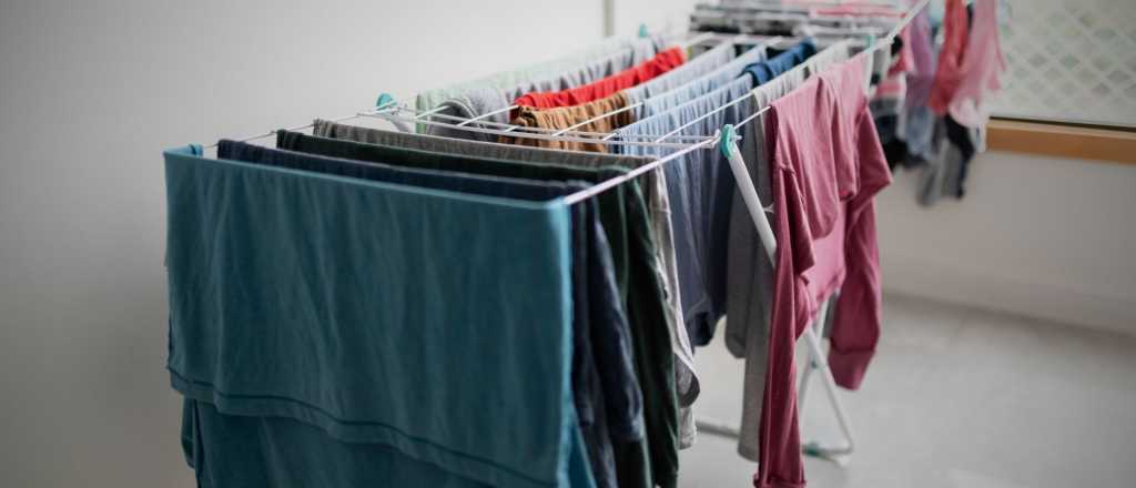 El truco japonés definitivo para secar la ropa en días húmedos