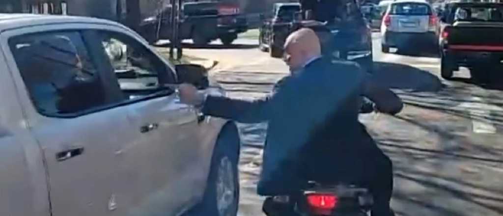 Espert escapó en moto y sin casco: qué multa podrían ponerle