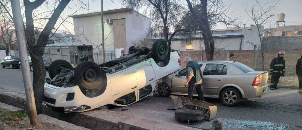 Choque y vuelco en San Rafael