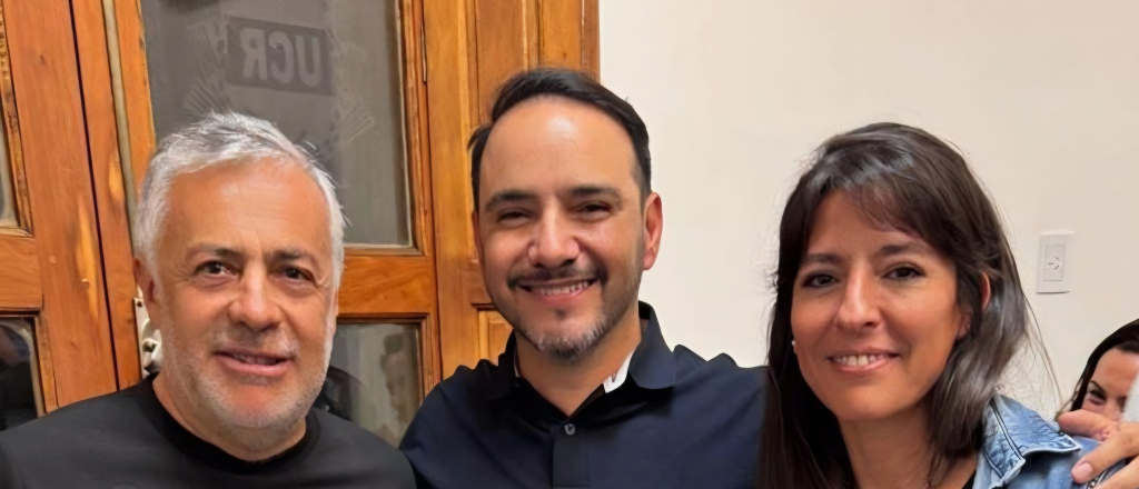 Cornejo celebró el triunfo radical en Corrientes y el "palito" de Cobos