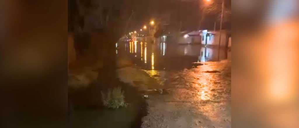 Evacuaron a 8 familias en Guaymall&eacute;n por anegamientos en viviendas