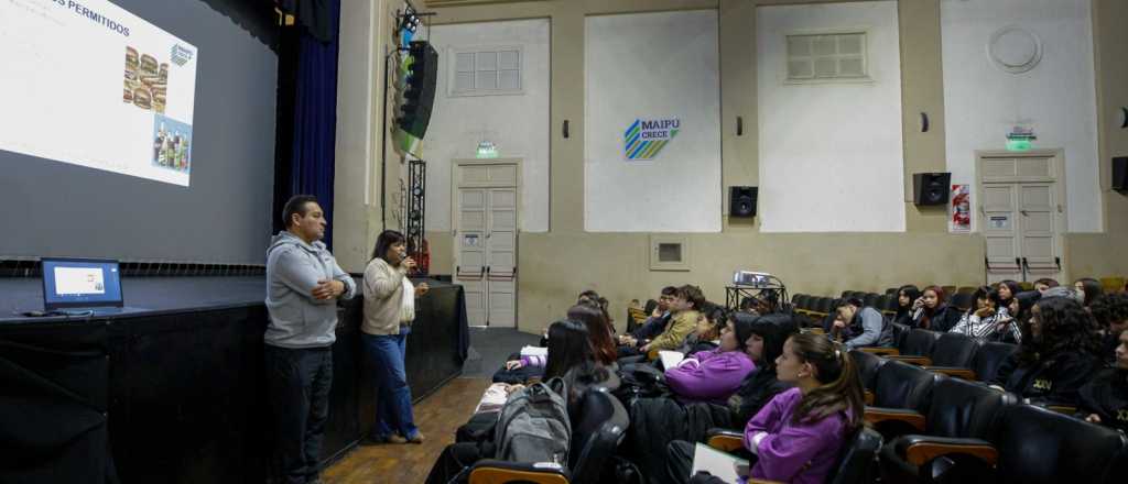 Maip&uacute; capacita a estudiantes en seguridad e higiene en los kioscos