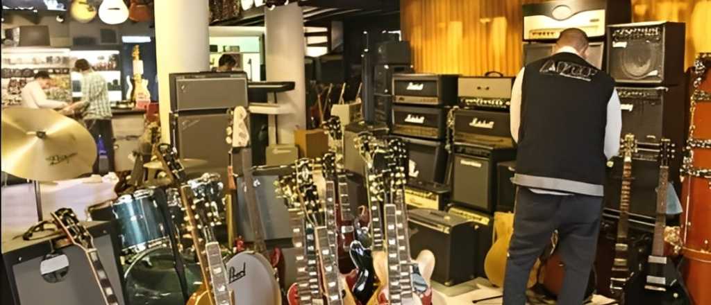 Rematan guitarras secuestradas en la Aduana de Mendoza
