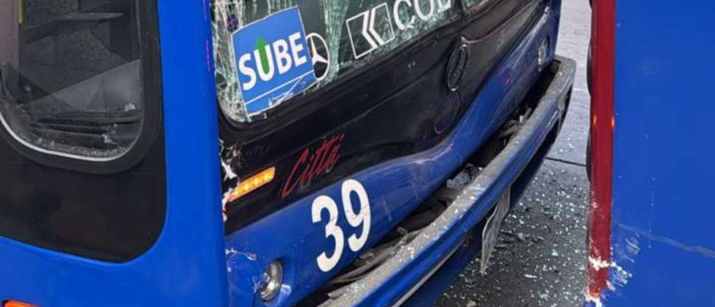 Tres colectivos chocaron en cadena en Ciudad y hubo 13 heridos