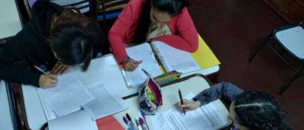 Escuelas para trabajadores: el desafío de terminar la secundaria en Mendoza