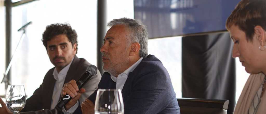 Cornejo cuestionó el título de Fernández Sagasti y ella le contestó