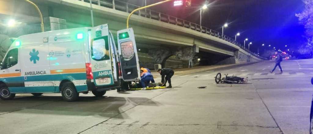 Atropelló a un joven motociclista en la Costanera y se escapó