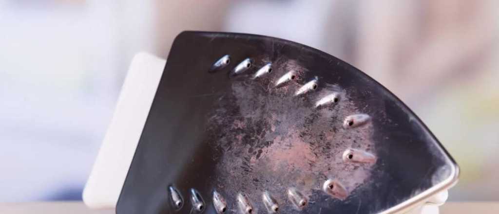 Cómo sacar las manchas de la plancha