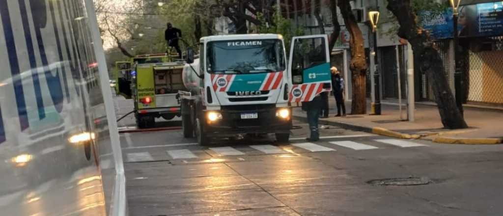 Se incendi&oacute; un emblem&aacute;tico edificio de Mendoza donde funcion&oacute; Casa de Gobierno