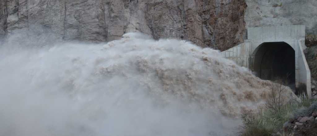 Concluyeron las maniobras de mantenimiento en el Dique Potrerillos