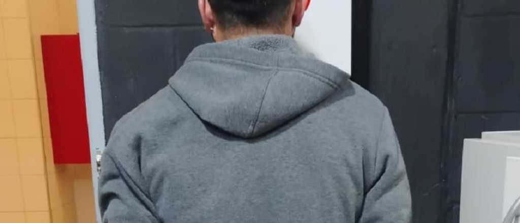 Cayó un estafador en un shopping con DNI y tarjetas falsas