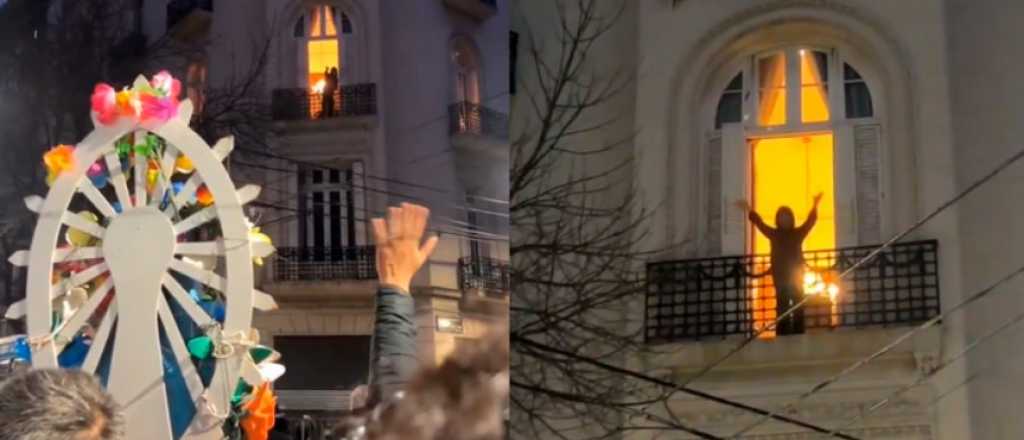 Cristina a Milei desde el balc&oacute;n: "Sal&iacute; de la burbuja que se est&aacute; poniendo heavy"