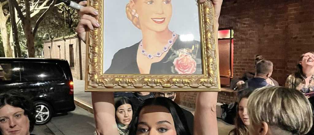 &iquest;Una nueva compa&ntilde;era? Katy Perry levant&oacute; un cuadro de Eva Per&oacute;n 