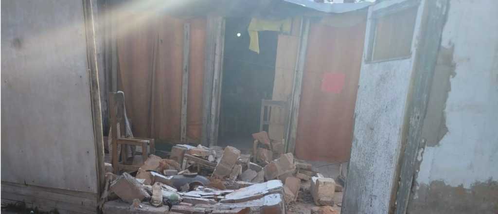 Una moto impactó una pared, la derribó y mató a una nena en Guaymallén