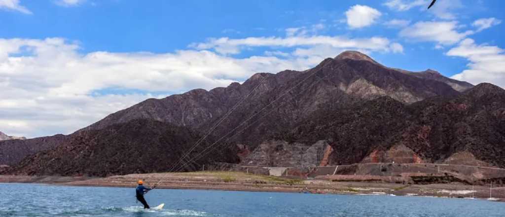 Disputa entre "kitesurfistas" y una empresa por el uso del perilago