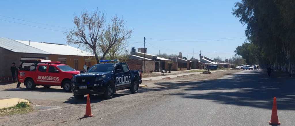 La joven armada en una escuela pedía por la "seño Raquel"