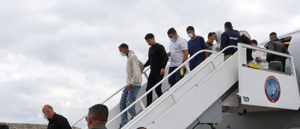 Los argentinos deportados por Estados Unidos regresaron al país