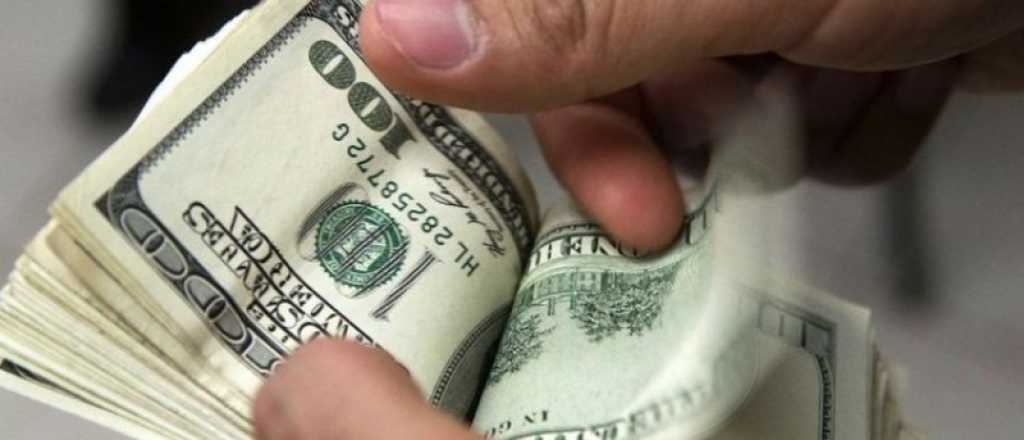 El dólar blue superó los $1.500 y el riesgo país marcó un nuevo récord