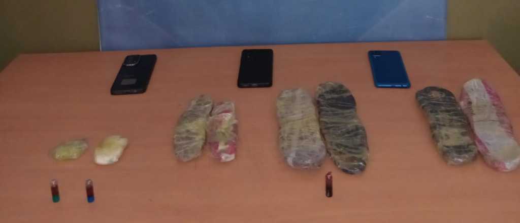 Tres detenidos que viajaban a Mendoza con drogas en las zapatillas