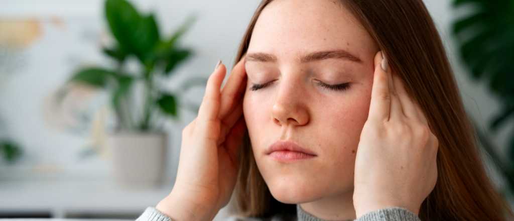 El truco con un ganchito para aliviar la migraña: ¿sirve o no sirve?