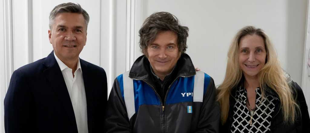 Cuánto sale el mameluco de YPF que usa Milei y dónde comprarlo