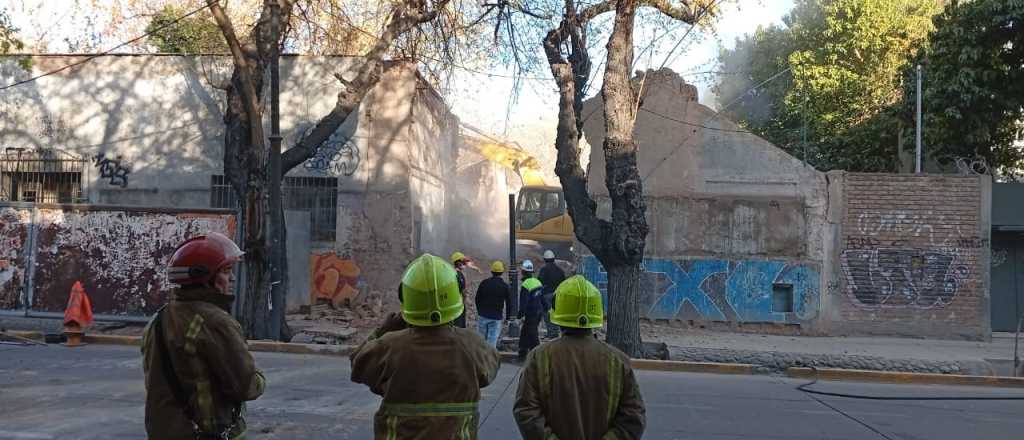 Comenzaron a demoler la ex Casa de Gobierno