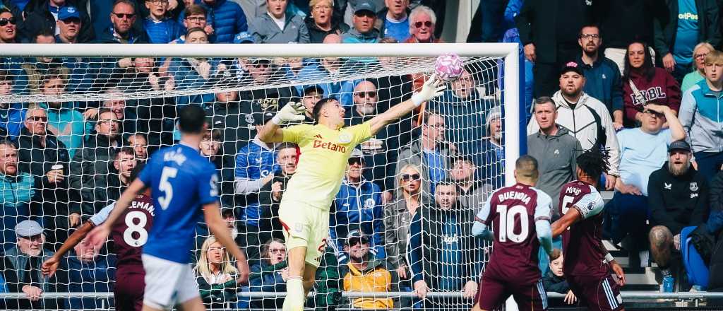 Video: volvió el Dibu y dio un show de atajadas en el empate de Aston Villa