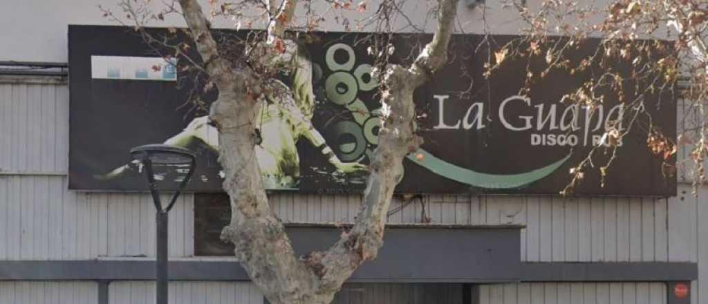 Una mujer fue atacada por otras dos en la puerta de un boliche en Rivadavia