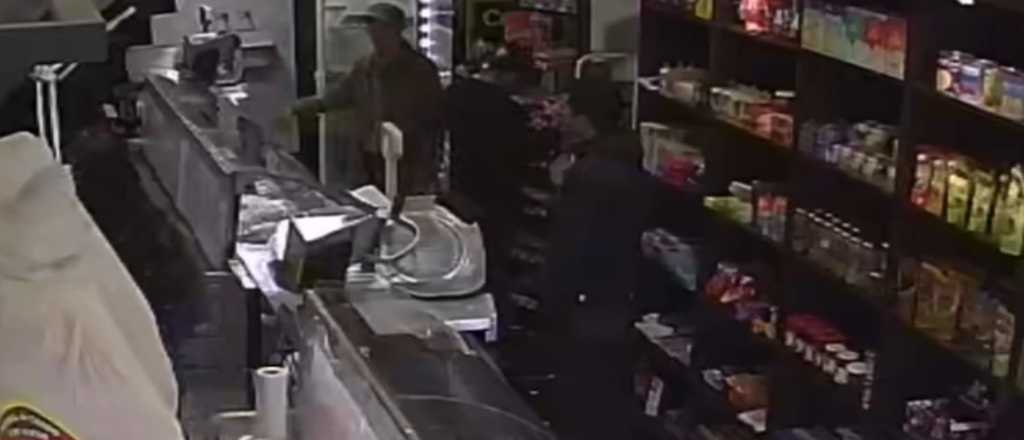 Video: se hizo pasar por discapacitado y robó una fiambrería en Ciudad