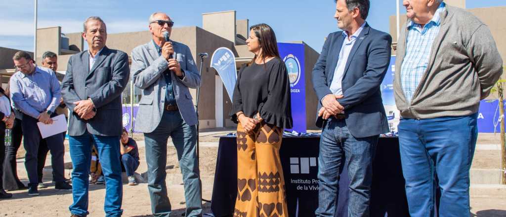 Entregaron 47 casas en el barrio CEC 8° de San Martín