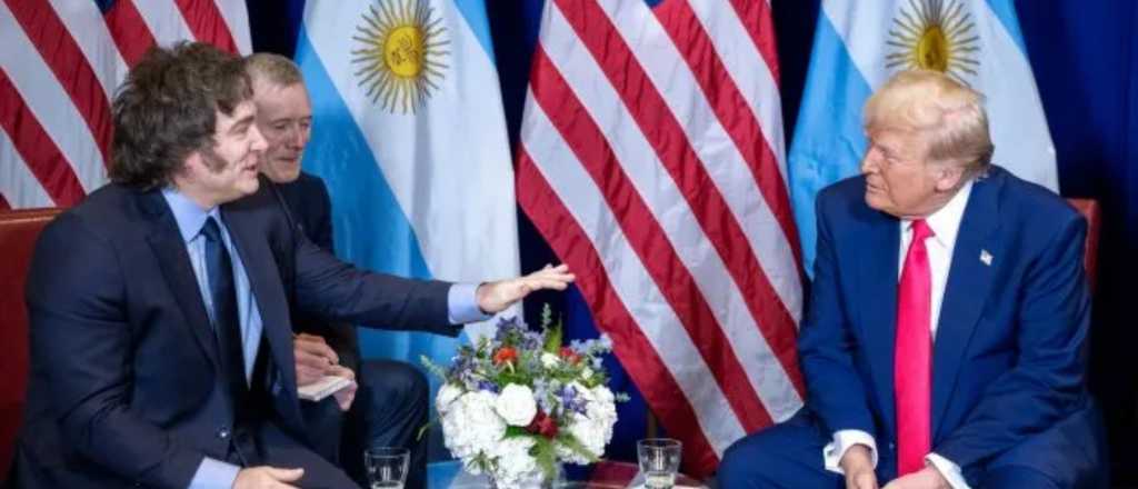 The Wall Street Journal le marca el camino a Milei: "Dolarice"