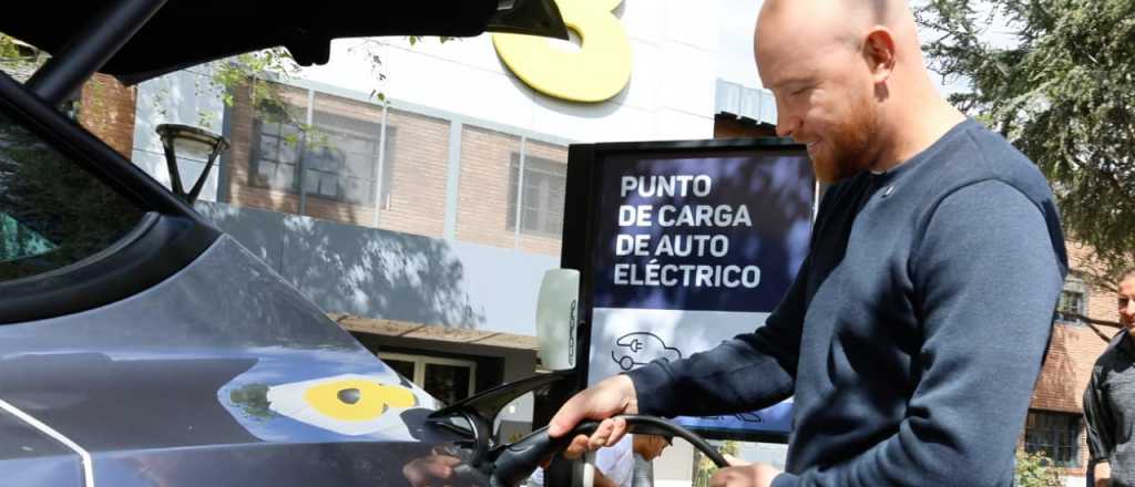 Inauguraron un puesto de carga para autos eléctricos en Luján