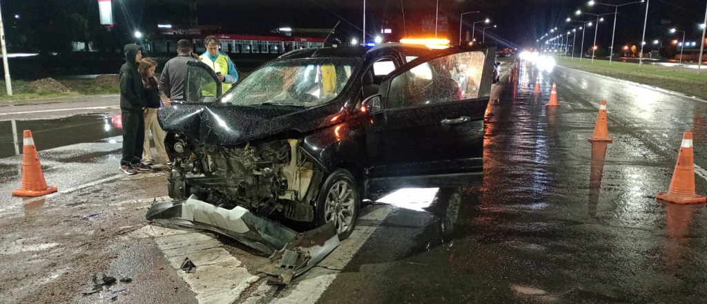 Choc&oacute; en el Acceso Este en el ingreso a calle Tirasso 