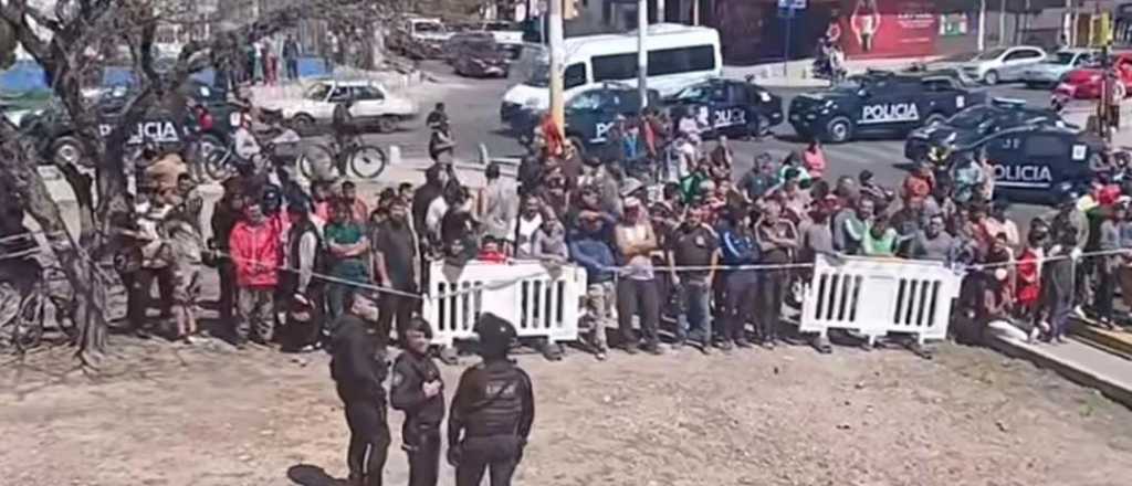 Balas de goma y gases para evitar el robo de la carne del camión