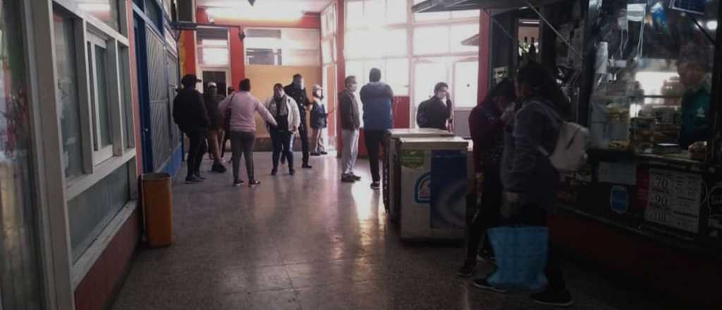 Una chica fue golpeada por la novia de su padre en la terminal de Rivadavia