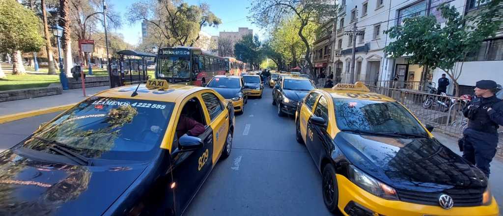 "La competencia beneficia al usuario", dijo Mema ante el reclamo de taxistas