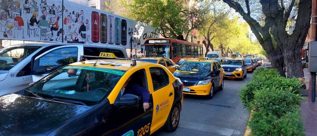 Cornejo: "Me sorprende que vengan taxistas de Santa Fe y San Juan a protestar"
