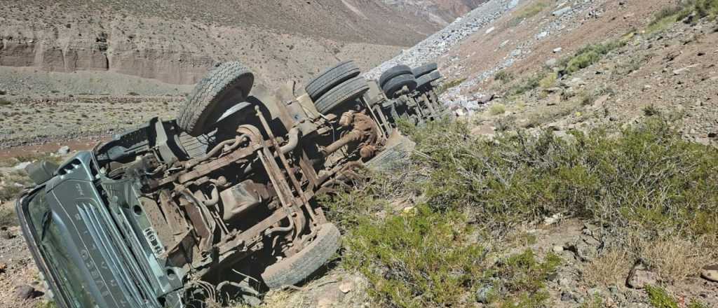 Accidente en Ruta 7: el chofer del cami&oacute;n se encuentra fuera de peligro