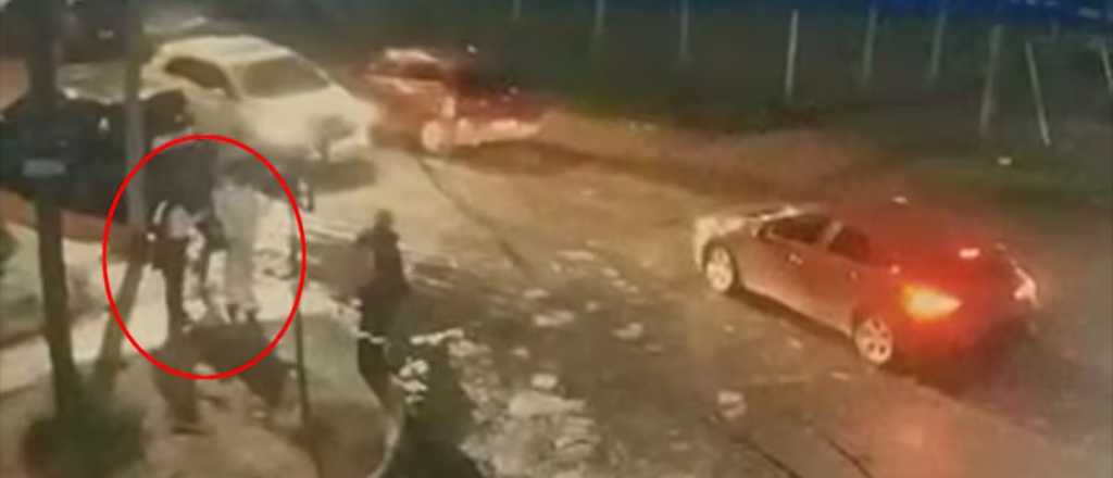 Video: el momento en que las tres víctimas suben a un vehículo y desaparecen