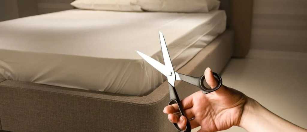 ¿Por qué hay que colocar una tijera en forma de cruz debajo de la cama?