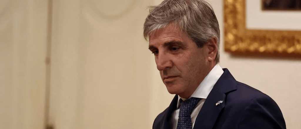 Después del "comprá, campeón", ahora el mercado se lo exige a Caputo