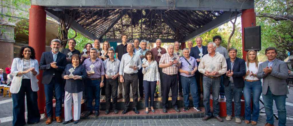 "Comercios con historia": Ciudad homenajeó a locales con más de 50 años