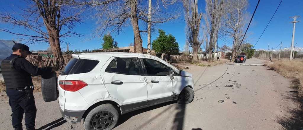 Un mendocino con 3 gramos de alcohol en sangre chocó contra un poste