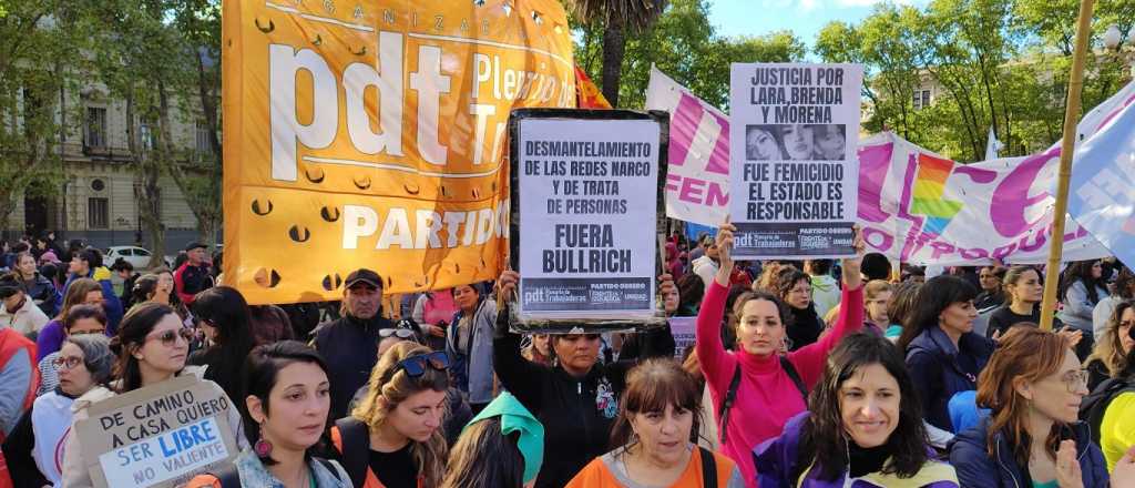 "No nos dejen solos": tensi&oacute;n en la marcha por Brenda, Lara y Morena